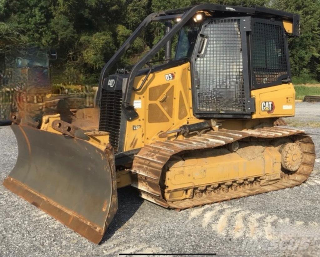CAT D 3 Kāpurķēžu buldozeri