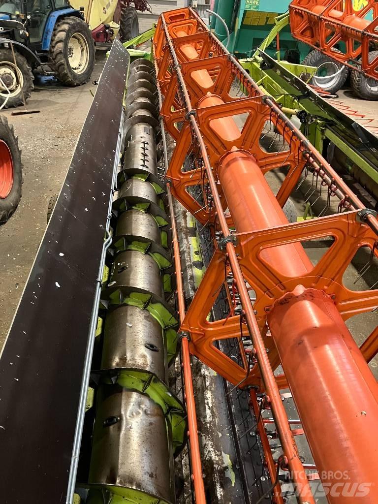 CLAAS C 900 Ražas novākšanas galvas