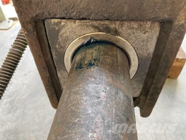 Montabert BRH 900 Āmuri/Drupinātāji