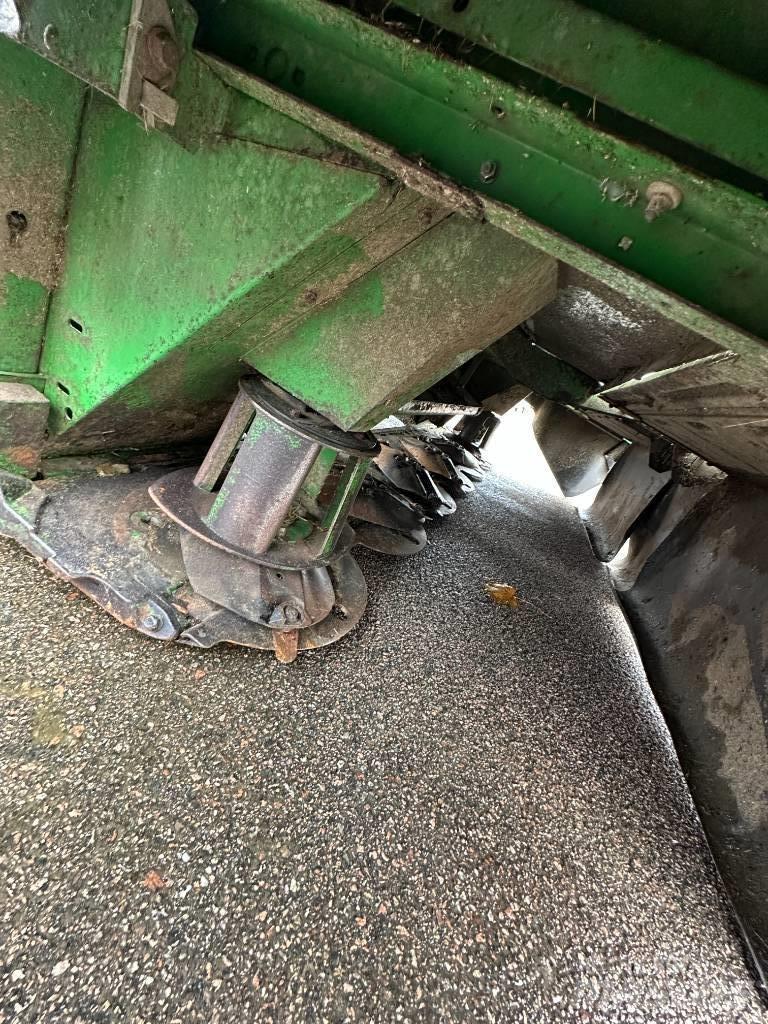 John Deere 830 Pļaujmašīnas ar kondicionieri