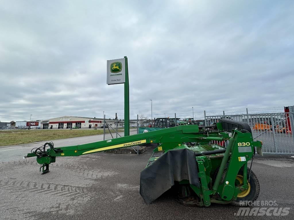 John Deere 830 Pļaujmašīnas ar kondicionieri