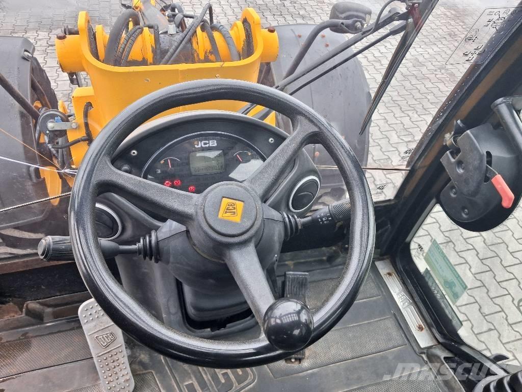 JCB TM 320 AGRI Lauksaimniecības pacēlāji