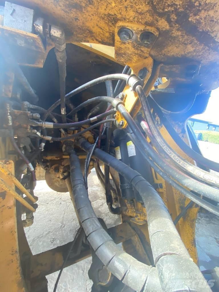 CAT 966 M Iekrāvēji uz riteņiem