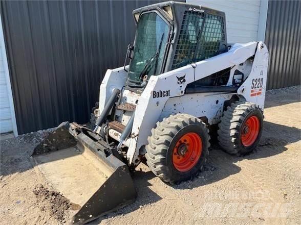 Bobcat S220 Lietoti riteņu kompaktiekrāvēji