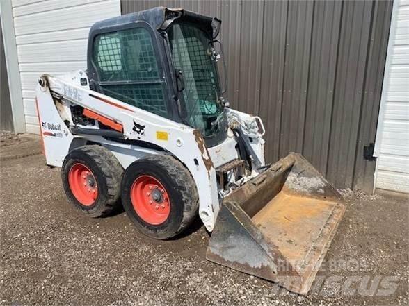 Bobcat S450 Lietoti riteņu kompaktiekrāvēji