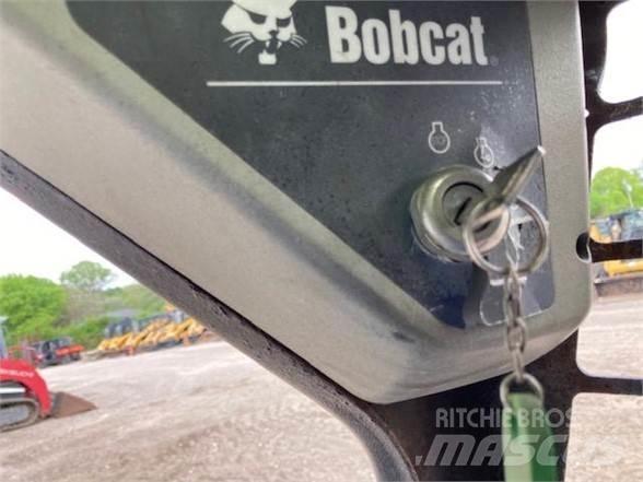 Bobcat T140 Lietoti riteņu kompaktiekrāvēji