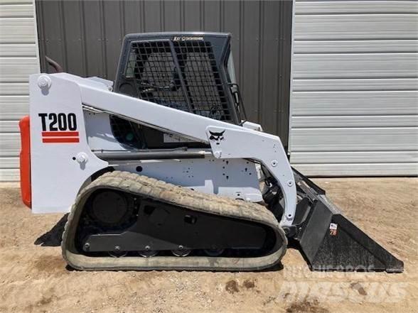 Bobcat T200 Lietoti riteņu kompaktiekrāvēji