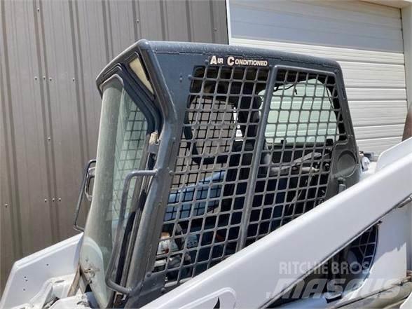 Bobcat T200 Lietoti riteņu kompaktiekrāvēji