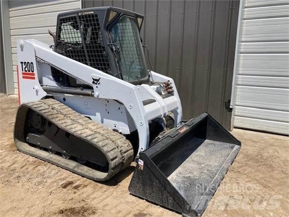 Bobcat T200 Lietoti riteņu kompaktiekrāvēji