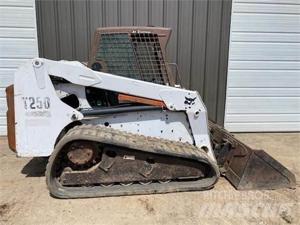 Bobcat T250 Lietoti riteņu kompaktiekrāvēji