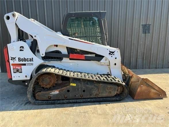 Bobcat T870 Lietoti riteņu kompaktiekrāvēji