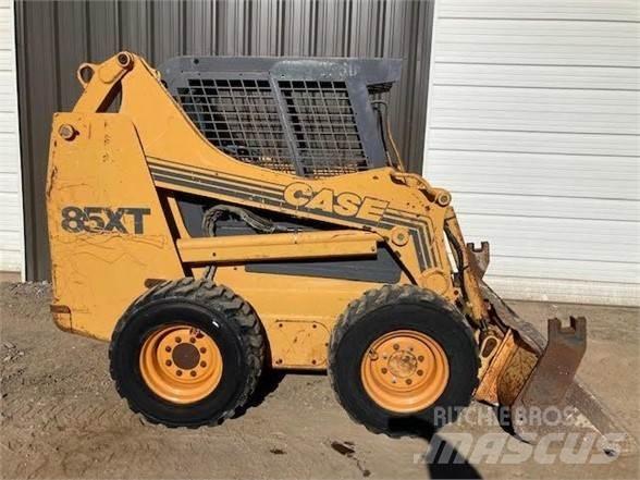 CASE 85XT Lietoti riteņu kompaktiekrāvēji