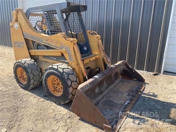 CASE 85XT Lietoti riteņu kompaktiekrāvēji