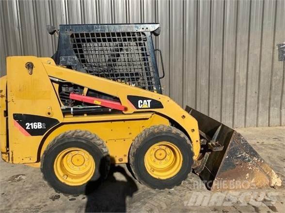 CAT 216B2 Lietoti riteņu kompaktiekrāvēji