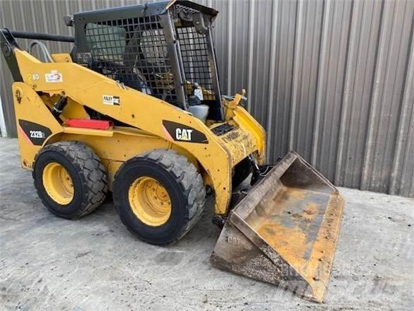 CAT 232B2 Lietoti riteņu kompaktiekrāvēji