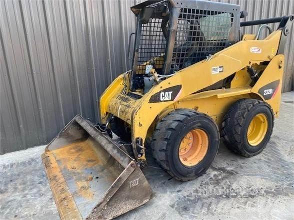 CAT 232B2 Lietoti riteņu kompaktiekrāvēji