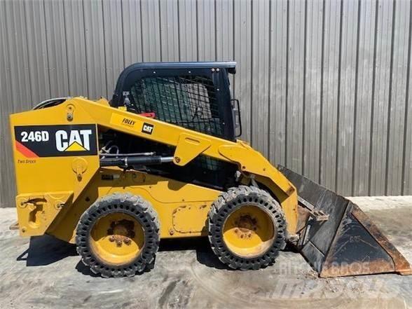 CAT 246D Lietoti riteņu kompaktiekrāvēji