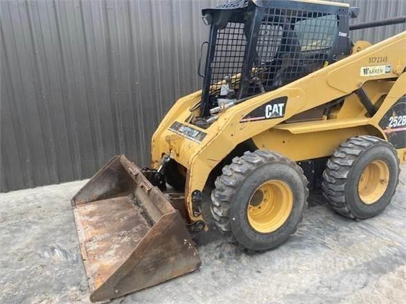 CAT 252B Lietoti riteņu kompaktiekrāvēji
