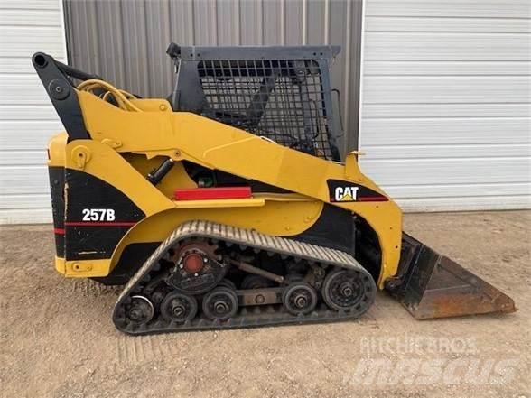 CAT 257B Lietoti riteņu kompaktiekrāvēji