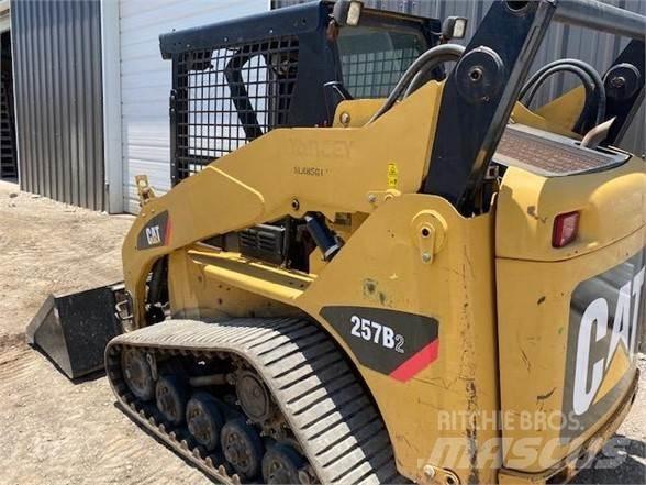 CAT 257B2 Lietoti riteņu kompaktiekrāvēji