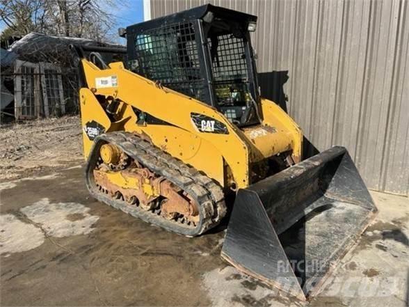 CAT 259B3 Lietoti riteņu kompaktiekrāvēji