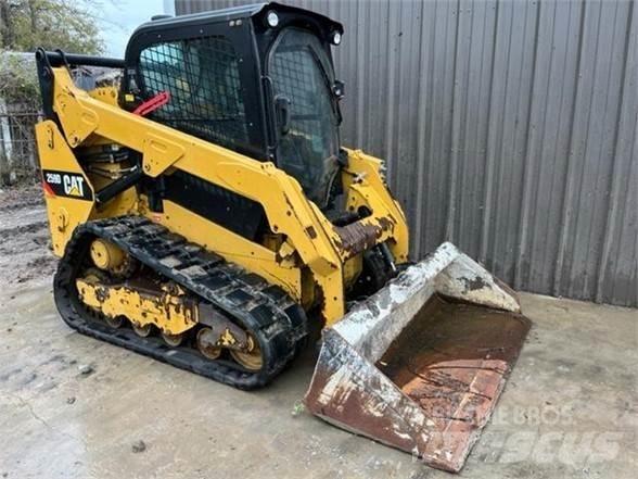 CAT 259D Lietoti riteņu kompaktiekrāvēji
