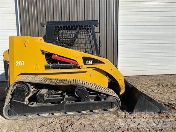 CAT 267 Lietoti riteņu kompaktiekrāvēji