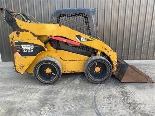 CAT 272C Lietoti riteņu kompaktiekrāvēji