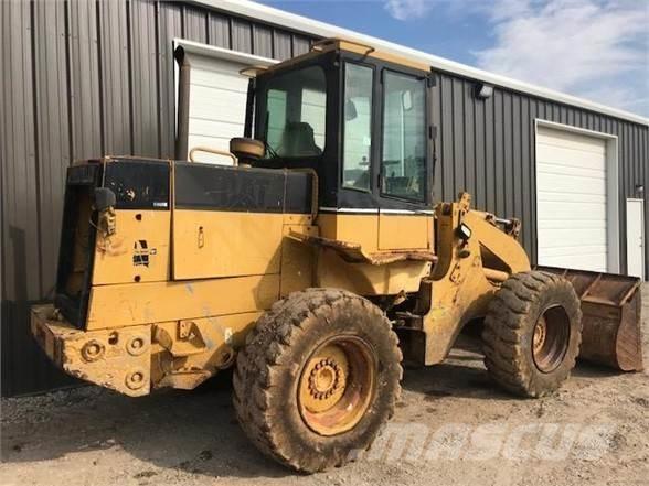 CAT 918F Iekrāvēji uz riteņiem