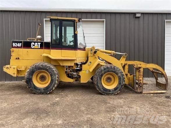 CAT 924F Iekrāvēji uz riteņiem