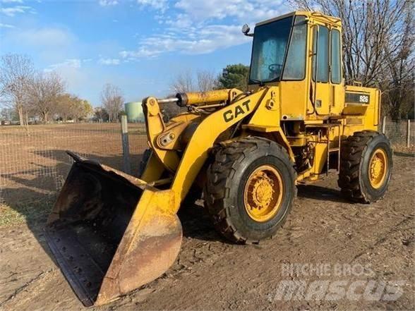 CAT 926 Iekrāvēji uz riteņiem