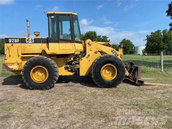 CAT 928F Iekrāvēji uz riteņiem