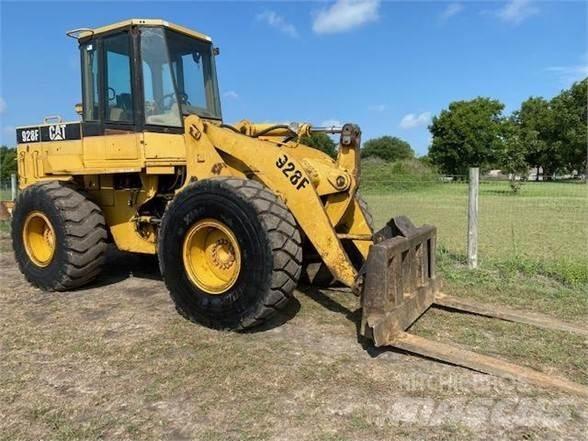 CAT 928F Iekrāvēji uz riteņiem