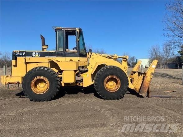 CAT 950F Iekrāvēji uz riteņiem