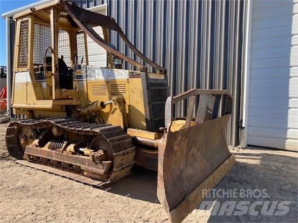 CAT D3C Kāpurķēžu buldozeri