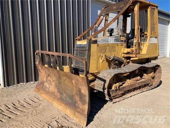 CAT D3C Kāpurķēžu buldozeri