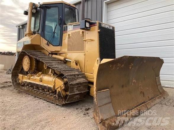 CAT D5M Kāpurķēžu buldozeri