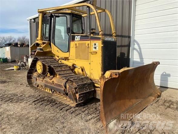 CAT D5M XL Kāpurķēžu buldozeri