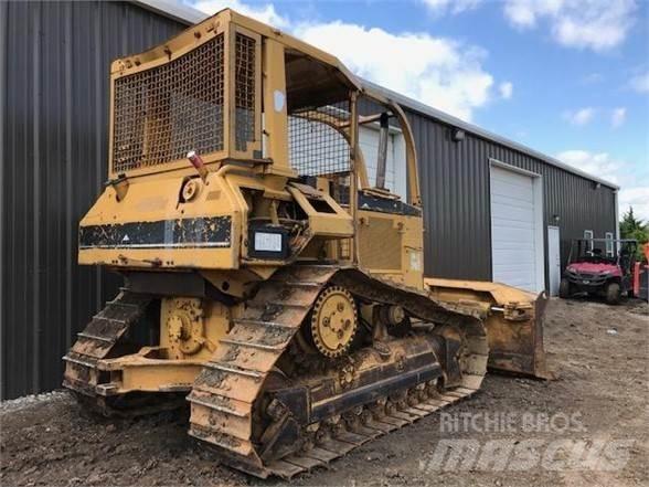CAT D5M XL Kāpurķēžu buldozeri