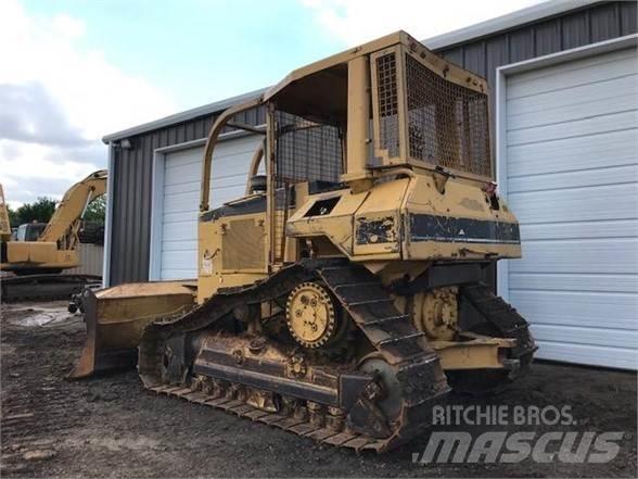 CAT D5M XL Kāpurķēžu buldozeri