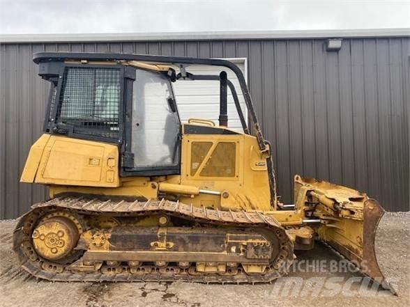 CAT D6K Kāpurķēžu buldozeri