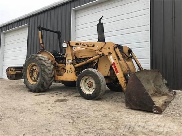 Ford 445A Iekrāvēji uz riteņiem