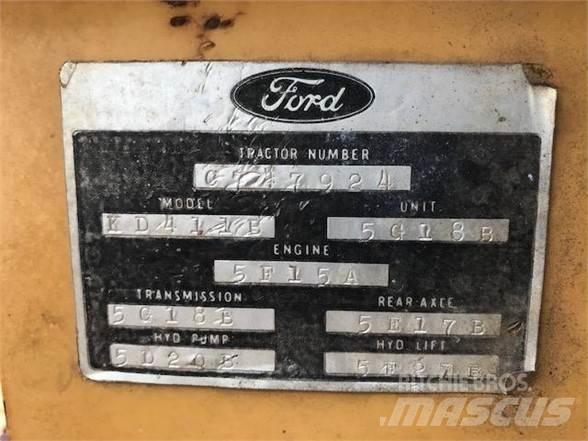 Ford 445A Iekrāvēji uz riteņiem