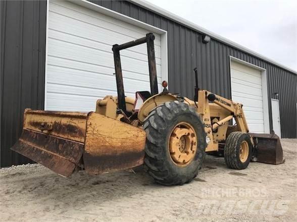 Ford 445A Iekrāvēji uz riteņiem