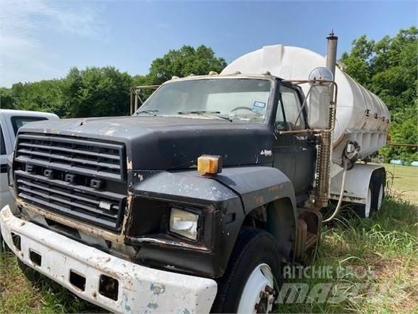 Ford F800 Autocisterna