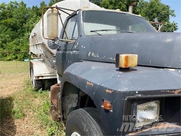 Ford F800 Autocisterna