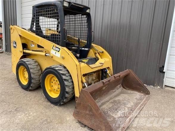 John Deere 315 Lietoti riteņu kompaktiekrāvēji