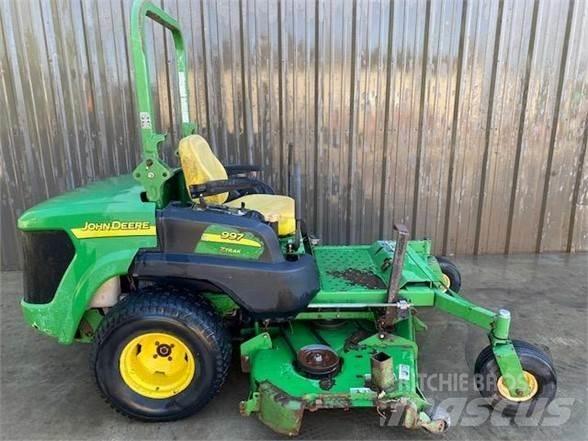 John Deere 997 Nulles pagrieziena zāles pļāvēji