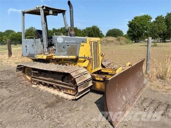 Komatsu D32P-1 Kāpurķēžu buldozeri