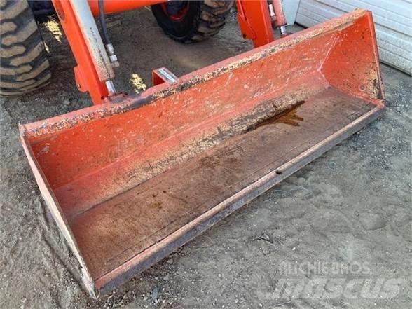 Kubota MX5000 Traktori